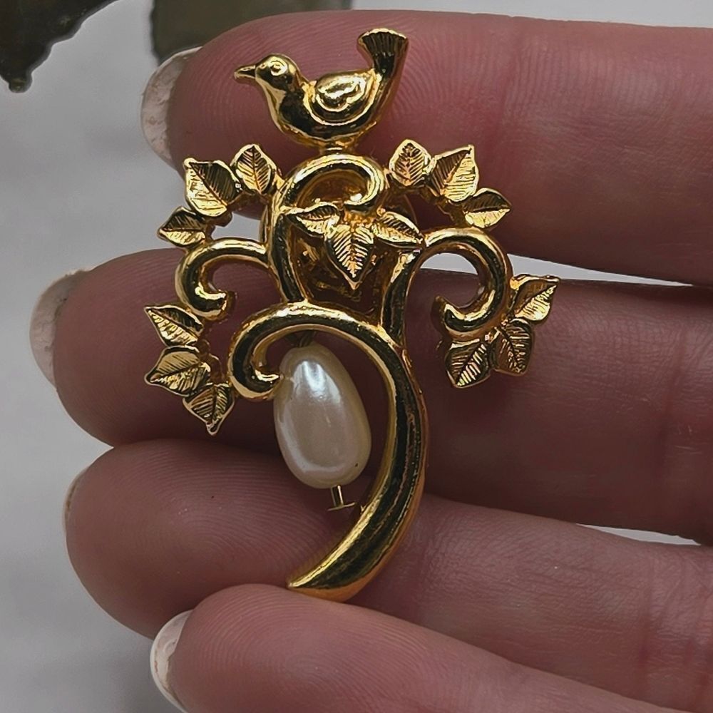 "5/$40" Goldtone Tree Bird Pearl Pin